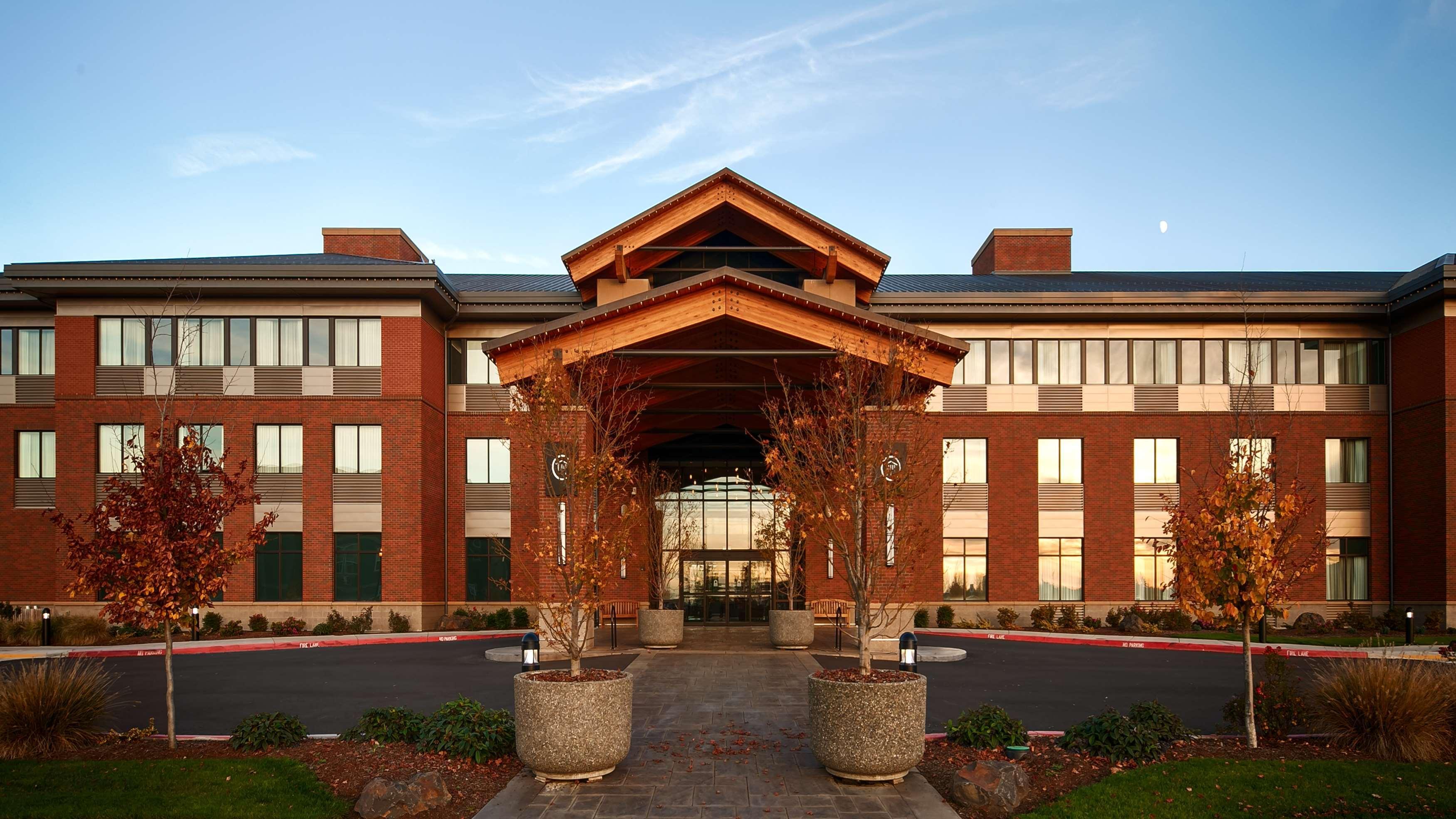 Best Western Premier Boulder Falls Inn Лебанон Экстерьер фото