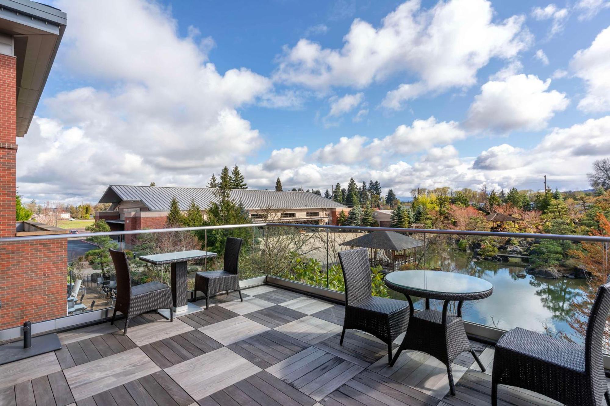 Best Western Premier Boulder Falls Inn Лебанон Экстерьер фото