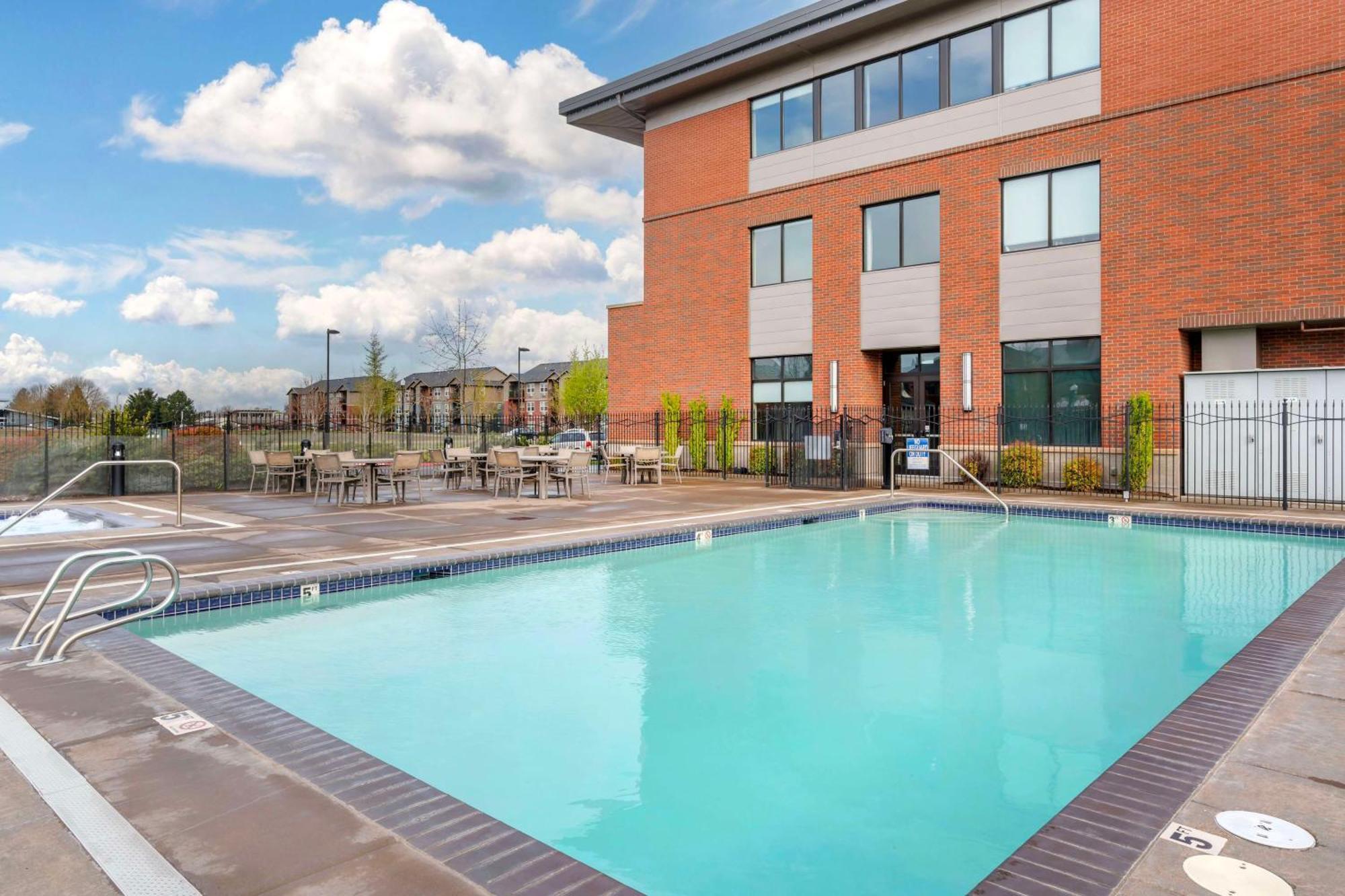 Best Western Premier Boulder Falls Inn Лебанон Экстерьер фото