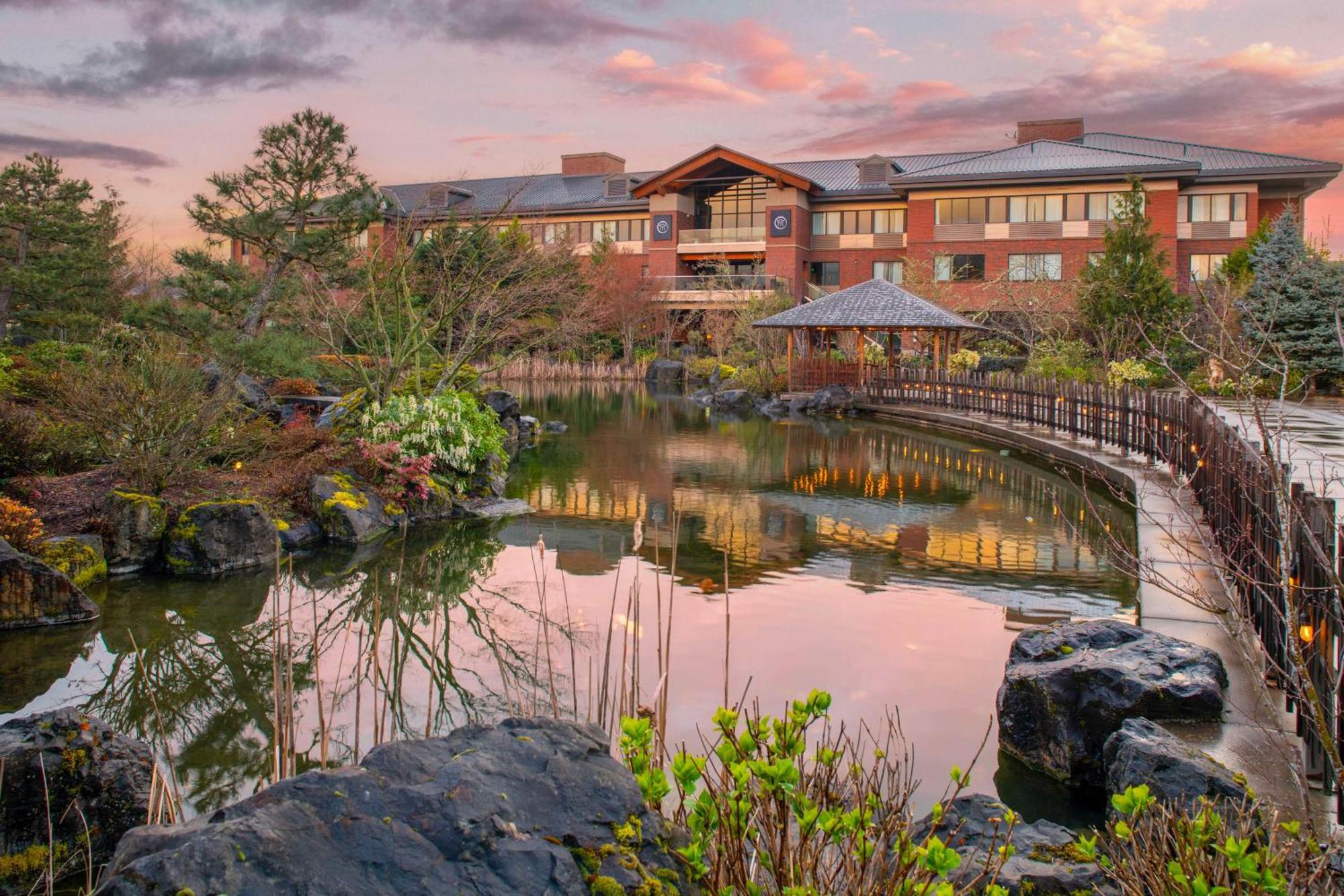 Best Western Premier Boulder Falls Inn Лебанон Экстерьер фото