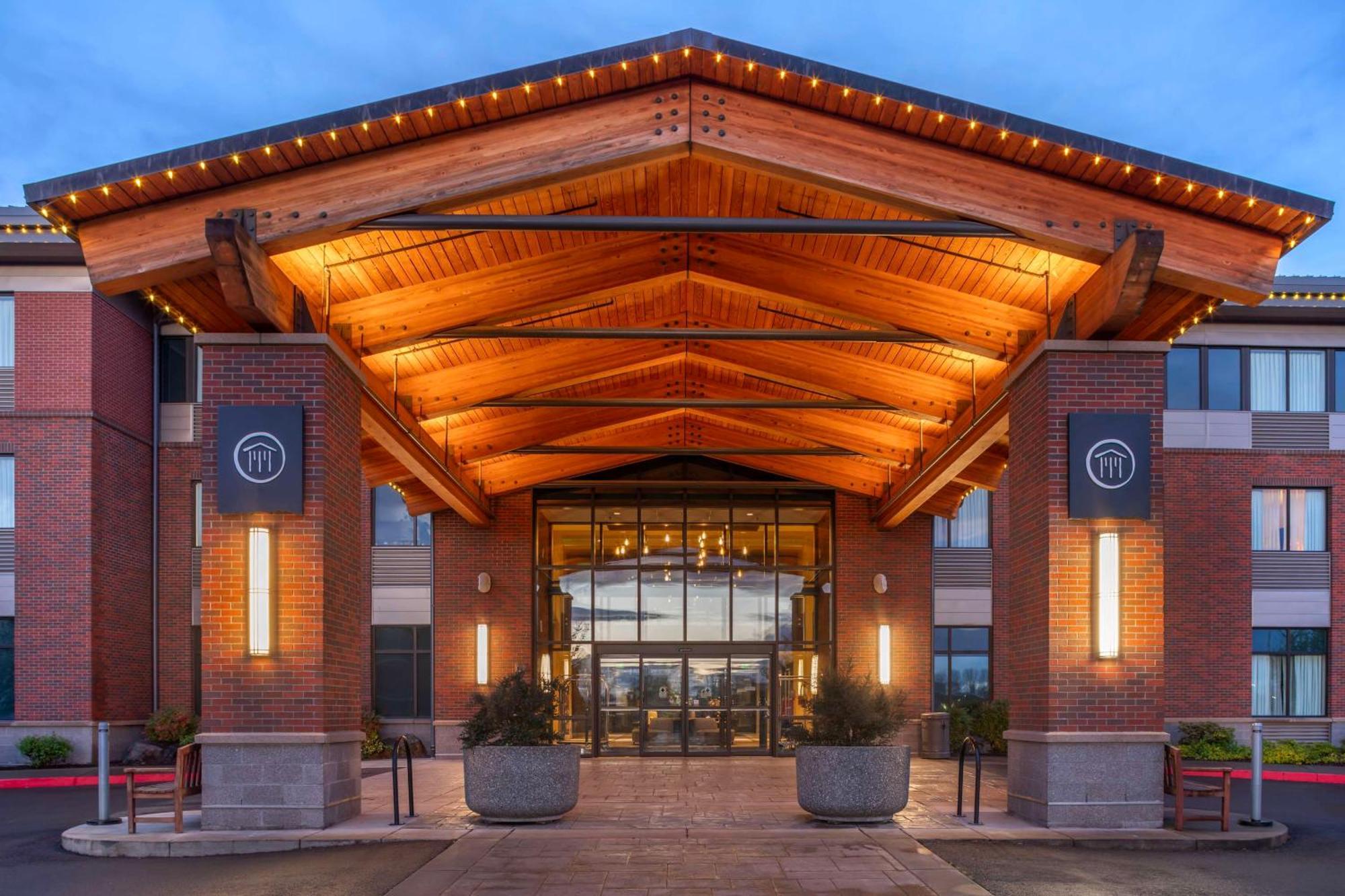 Best Western Premier Boulder Falls Inn Лебанон Экстерьер фото